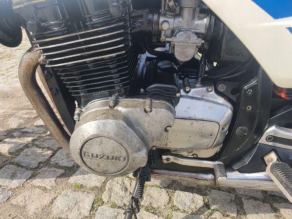 Suzuki GS700es de 1985. Motos