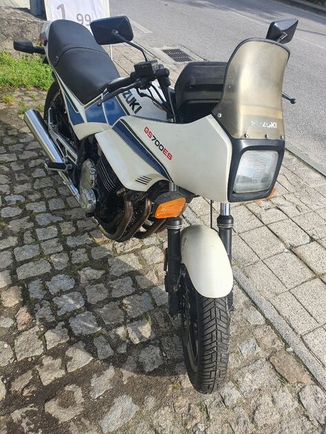 Suzuki GS700es de 1985. Motos