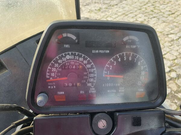 Suzuki GS700es de 1985. Motos