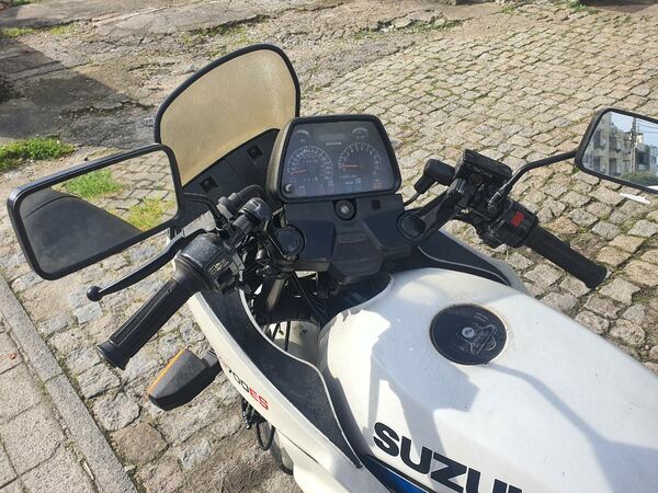 Suzuki GS700es de 1985. Motos