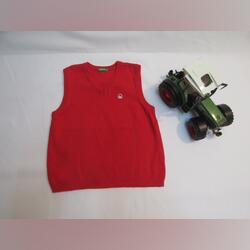 Colete de malha masculino, da Benetton. Camisolas e sweatshirt. Leiria. Benetton 3 anos / 92-98 cm Malha   Vermelho Cor liso Verão Novo / Como novo Gola V