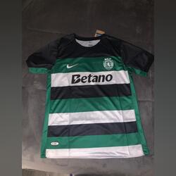 Sporting CP Principal 24/25 . Camisolas futebol. Sever do Vouga. M / 38 / 10     Verde Novo / Como novo