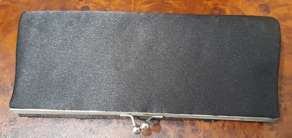 Pochete - Mulher. Carteiras