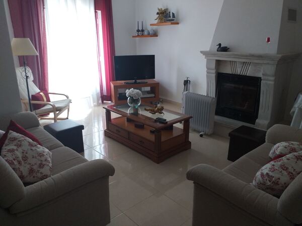 Quarto. Ofereço Quarto para Arrendar