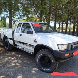 Toyota Hilux 2.4. Carros. Vila Real. 1991   190.000 km Manual Diesel 100 cv 2 portas Branco 4x4