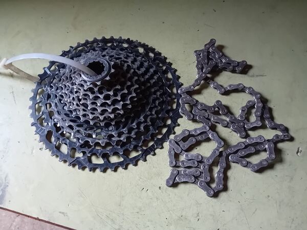 cassette +corrente 12v SRAN . Bicicletas