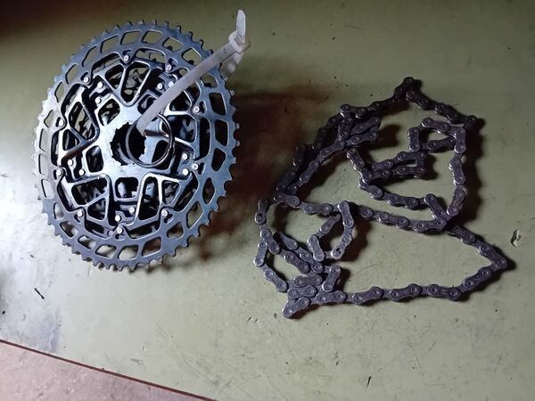 cassette +corrente 12v SRAN . Bicicletas