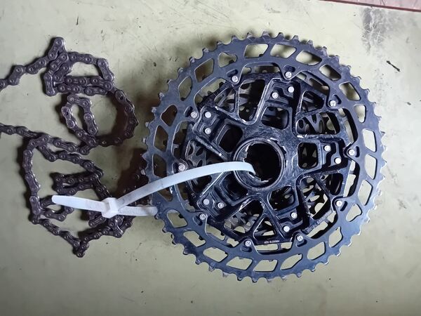 cassette +corrente 12v SRAN . Bicicletas