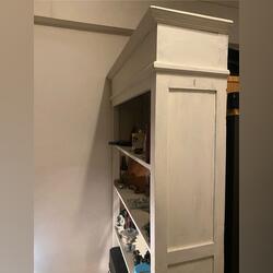 Estante com gavetas . Prateleira