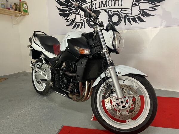 Vendo Suzuki GSR 600. Motos