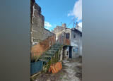 Casa da Lagariça para reconstrução. Casa e apartamentos para vender