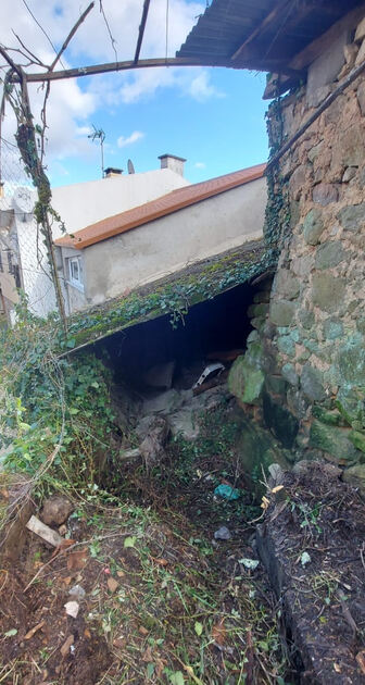 Casa da Lagariça para reconstrução. Casa e apartamentos para vender