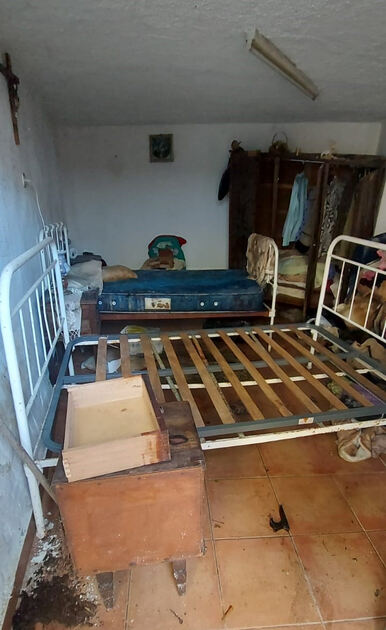 Casa da Lagariça para reconstrução. Casa e apartamentos para vender