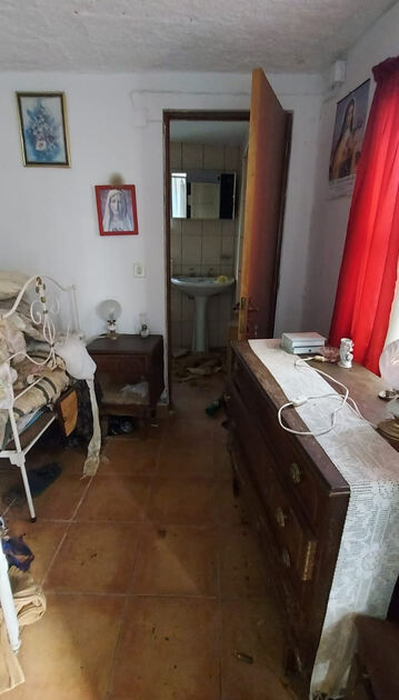 Casa da Lagariça para reconstrução. Casa e apartamentos para vender