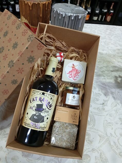 vinhos e cabazes de natal gourmet . Vinho