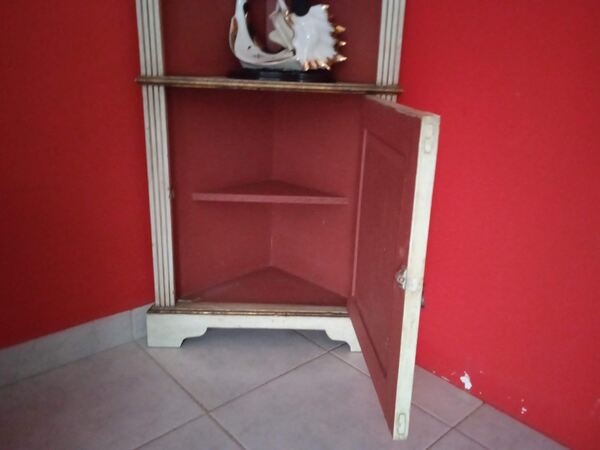 móvel de canto antigo, estilo Queen Anne . Mobiliário antigo