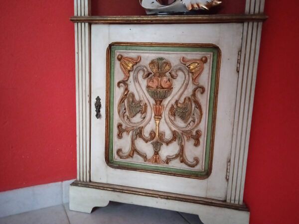 móvel de canto antigo, estilo Queen Anne . Mobiliário antigo