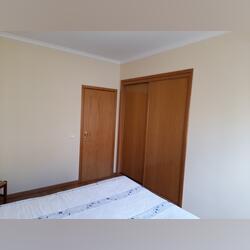 Aluguer quarto. Ofereço Quarto para Arrendar. Santarém. 35 m2 1 quarto Cama de casal   1 banho Longo (12+ meses) Andar intermédio Casa de banho privada Internet Mobiliado Quarto privado