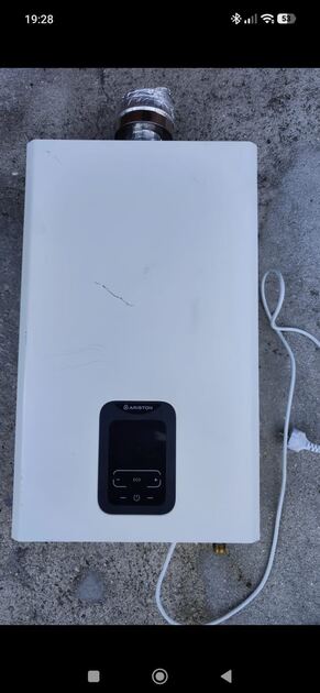 Esquentador para gaz natural da Ariston . Aquecedores de Água