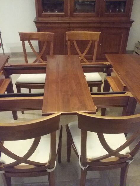 Moveis para venda. Conjunto de mesa e cadeiras