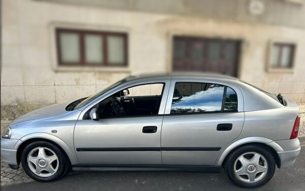 Opel Astra 2000. Carros