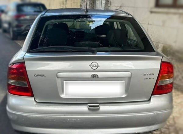 Opel Astra 2000. Carros