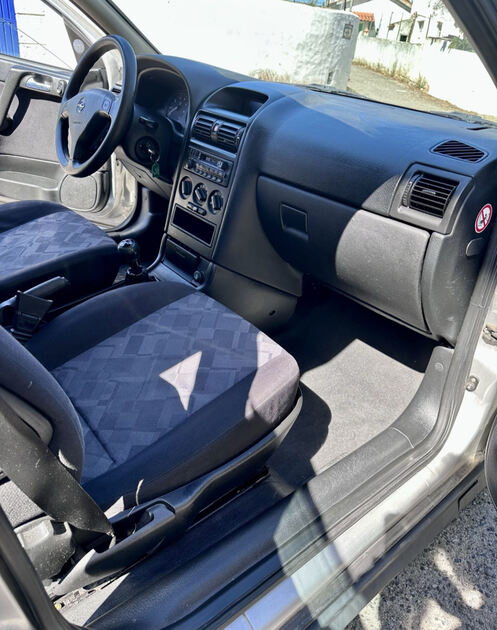 Opel Astra 2000. Carros