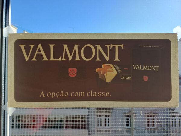 Autocolante Valmont grande formato, anos 80 . Outras Artes e Coleccionismo