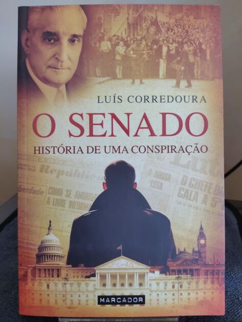Livro “O Senado”. Livros