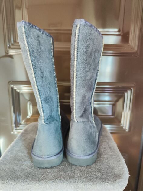 Botas pantufas acinzentadas n 39 da Justine . Botas e botins