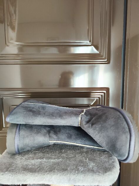 Botas pantufas acinzentadas n 39 da Justine . Botas e botins