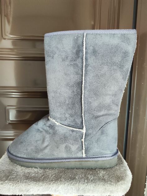 Botas pantufas acinzentadas n 39 da Justine . Botas e botins