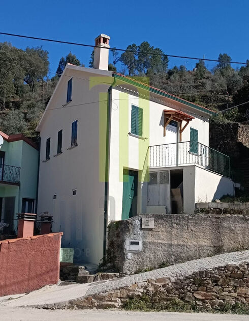 Casa de aldeia em Rio de Mel. Imóveis