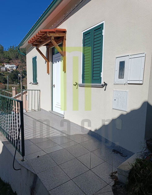 Casa de aldeia em Rio de Mel. Imóveis