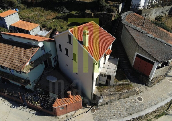 Casa de aldeia em Rio de Mel. Imóveis