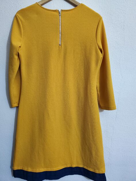 Vestido elegante bordado cor mostarda tamanho L XL. Vestidos