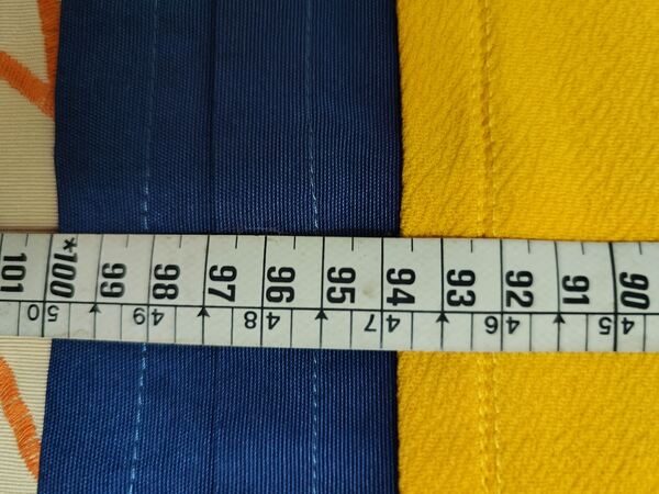 Vestido elegante bordado cor mostarda tamanho L XL. Vestidos