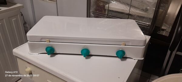 Fogão de 3 bocas a gás de botija. Fogões