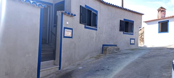 Moradia para arrendamento anual em . Casa e apartamentos para arrendar