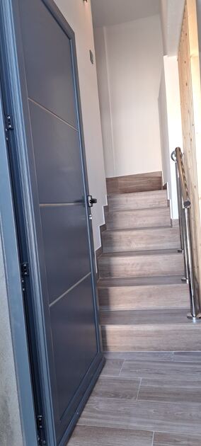 Moradia para arrendamento anual em . Casa e apartamentos para arrendar