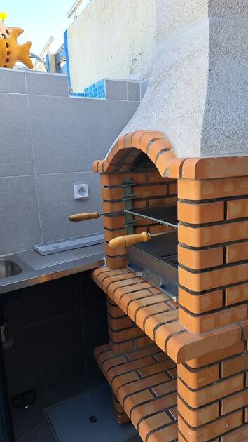 Moradia para arrendamento anual em . Casa e apartamentos para arrendar