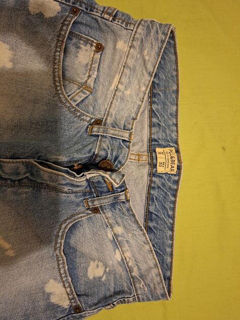 calções descontraídos em ganga. Calções