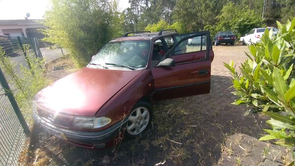 vendo Carrinha OPEL Astra F bordô 1.4i 16v de 95cv. Carros para Peças