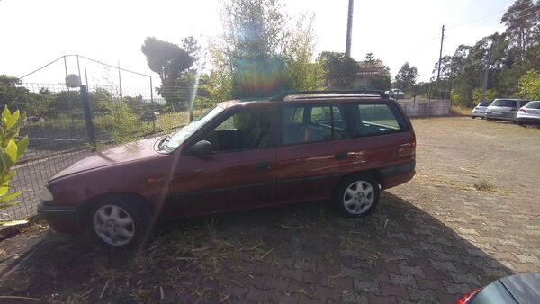 vendo Carrinha OPEL Astra F bordô 1.4i 16v de 95cv. Carros para Peças