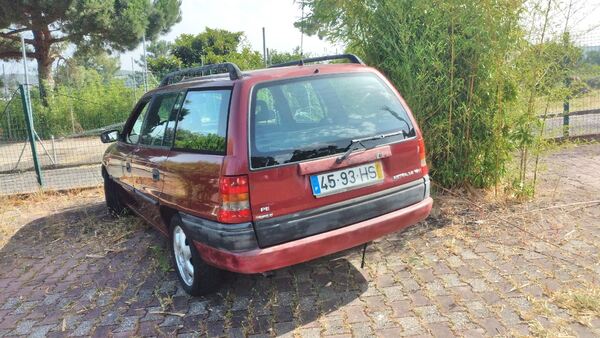 vendo Carrinha OPEL Astra F bordô 1.4i 16v de 95cv. Carros para Peças