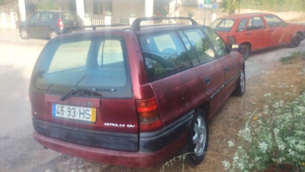 vendo Carrinha OPEL Astra F bordô 1.4i 16v de 95cv. Carros para Peças