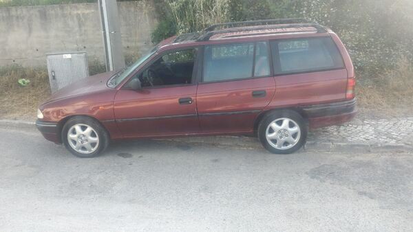 vendo Carrinha OPEL Astra F bordô 1.4i 16v de 95cv. Carros para Peças