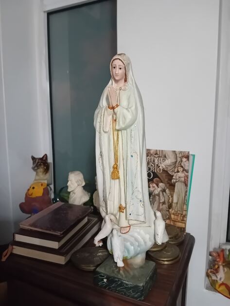 Estatuetas religiosas. Estátuas e artigos religiosos