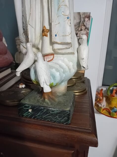 Estatuetas religiosas. Estátuas e artigos religiosos