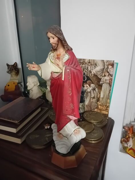 Estatuetas religiosas. Estátuas e artigos religiosos